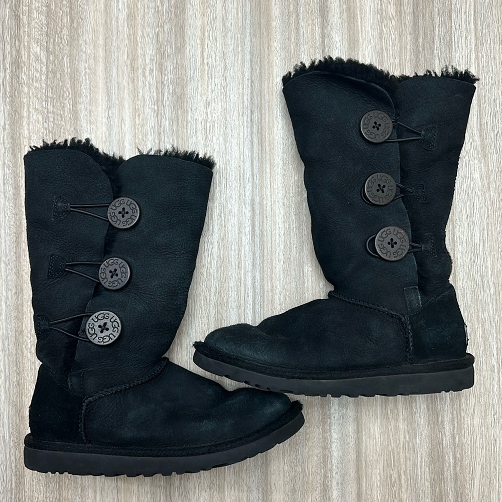 UGG Bailey Button Triplet boots women’s size 5 black